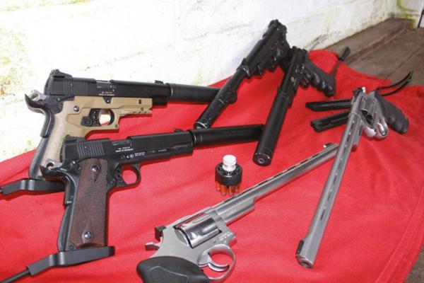 Long-barrel Pistols / Revolvers